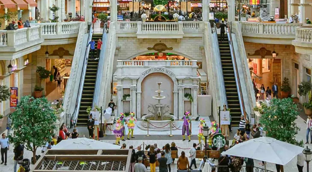 mercato shopping mall